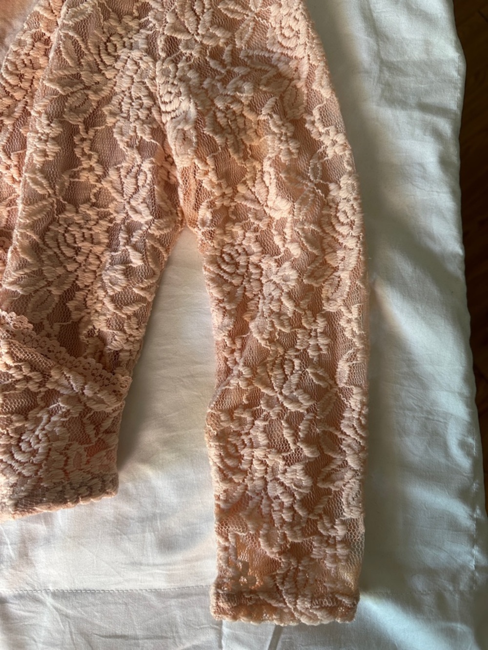 Vintage Forever 21 Peach Pink Lace V-Neck Long Sleeve Overlay Top - Picture 4 of 6